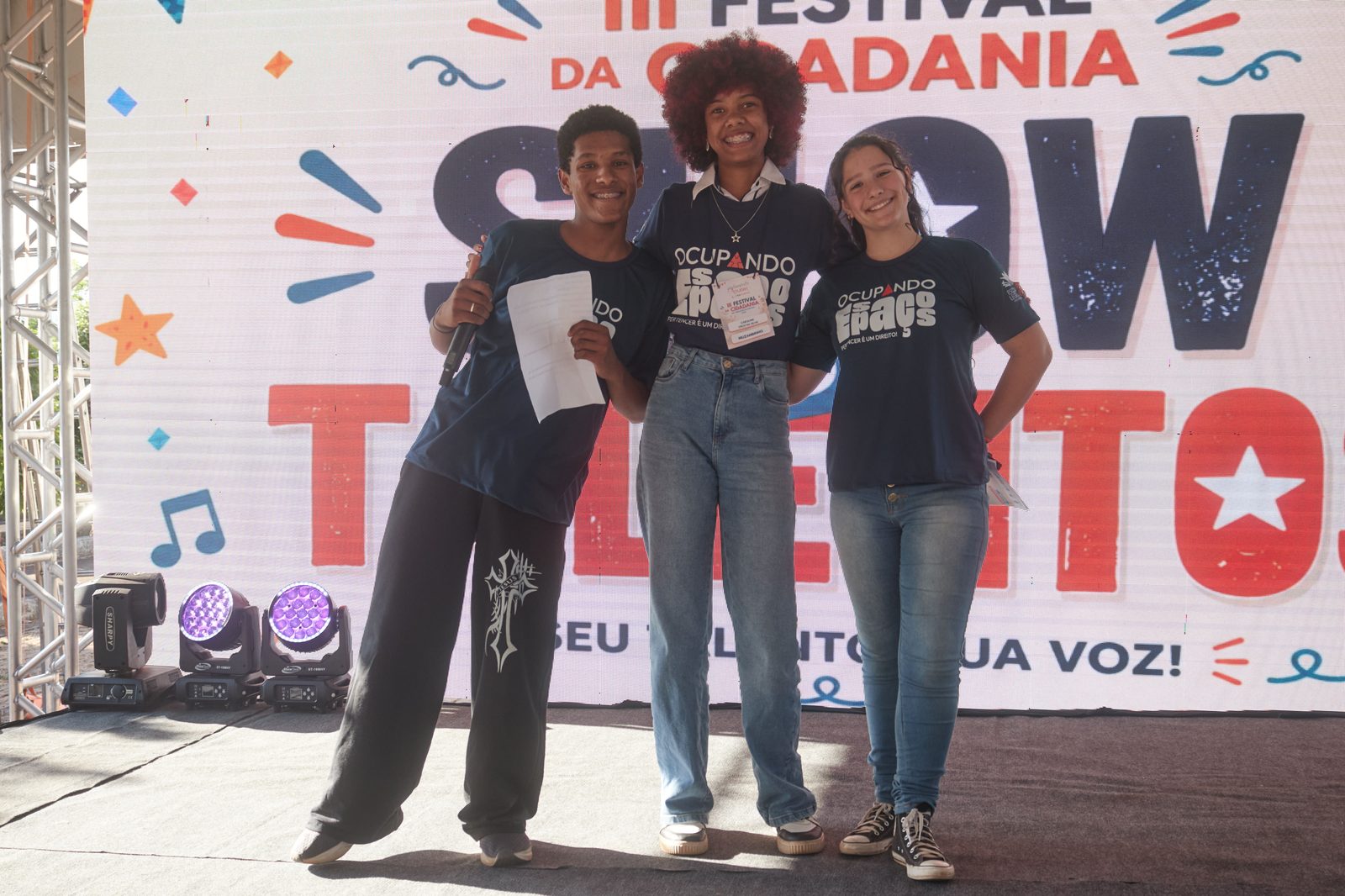 Show de talentos — apresentação no palco