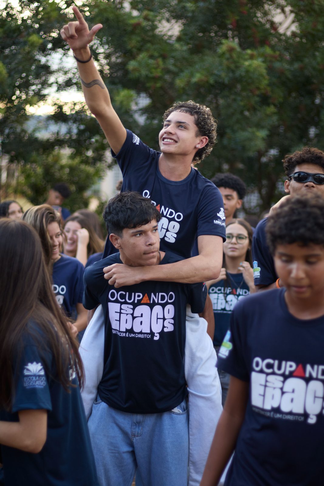 Participante celebrando no evento